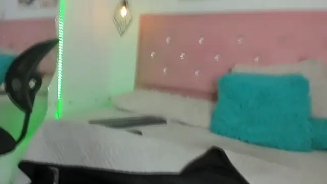 kiara__white1's cam snapshot