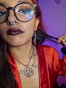 carolinerue live sex cam