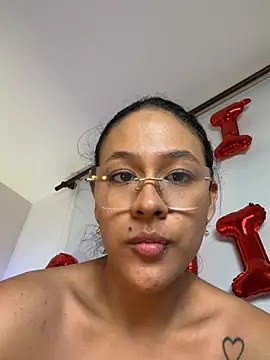 HoneyDolllXXX live sex cam