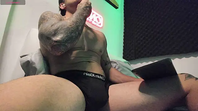 LucianSinclair live sex cam