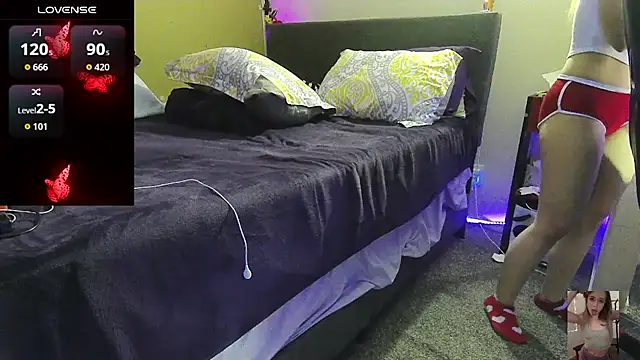 Blondiewithanass live sex cam