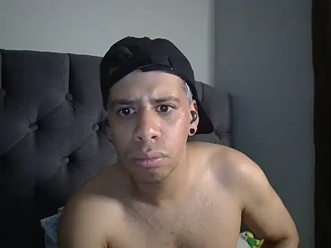 WILD_BIGCOCK35 live sex cam