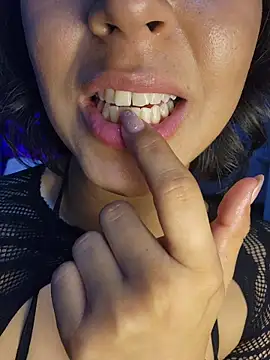 Kitty_San_xXx live sex cam