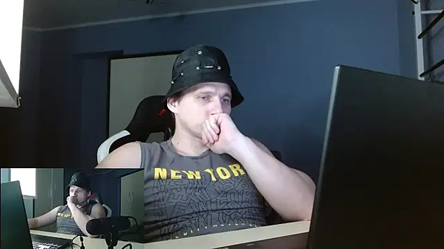 Poliglotjoe1 live sex cam