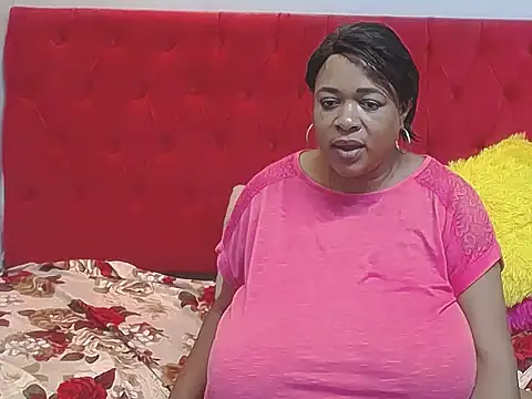 BustyQueenXXL live sex cam