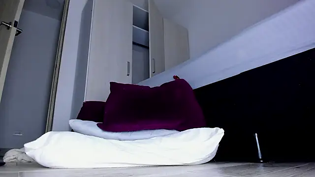 Skarleth69 live sex cam