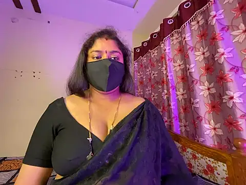 LouleyRanii live sex cam