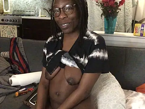 littyleesh1 live sex cam