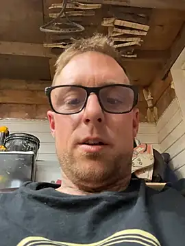 WIDBIGWHITECOCK live sex cam