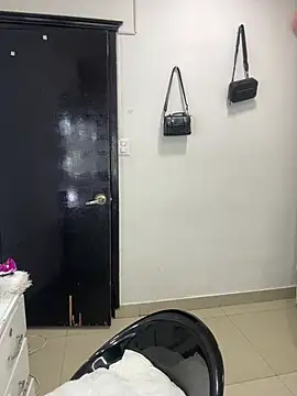 Latin_bigbutt's cam snapshot