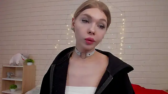 Blondy_Fina live sex cam