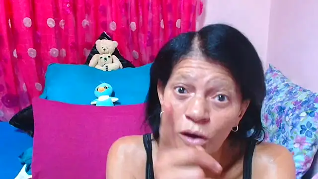 SLUTTYROXY live sex cam