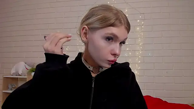 Blondy_Fina live sex cam