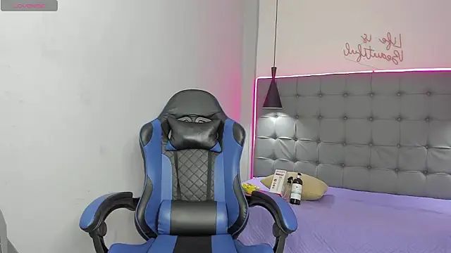 scarletcherry18 live sex cam