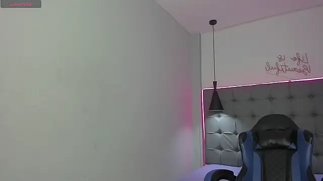 scarletcherry18 live sex cam