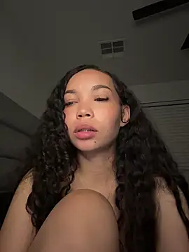 nikkiloveee live sex cam