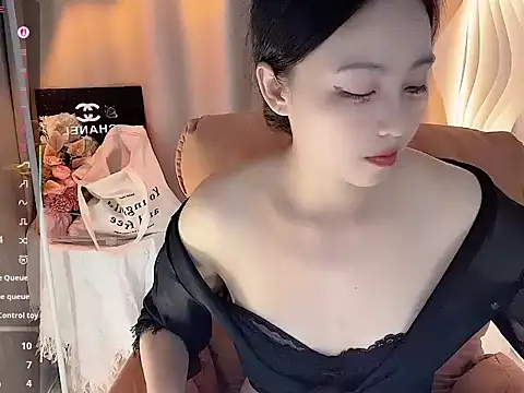 Lydia-668 live sex cam