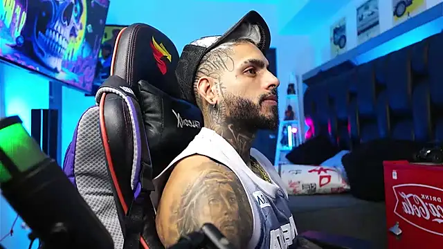 logan_hugh8 live sex cam