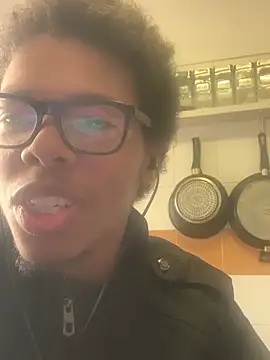 ELPikaPreta live sex cam