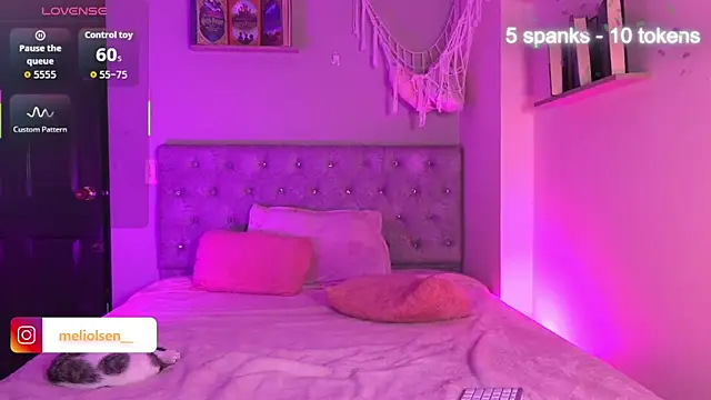 Alisha_Olsen_'s cam snapshot