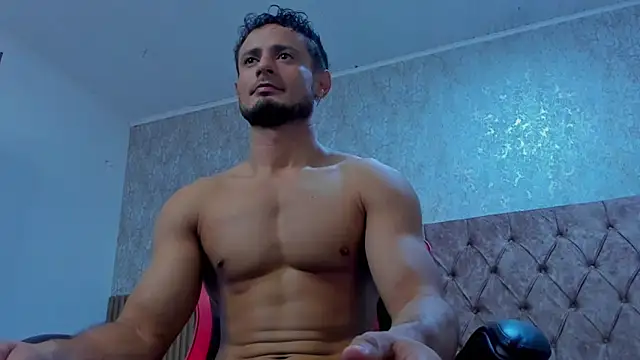 Adonys_Lewis_'s cam snapshot