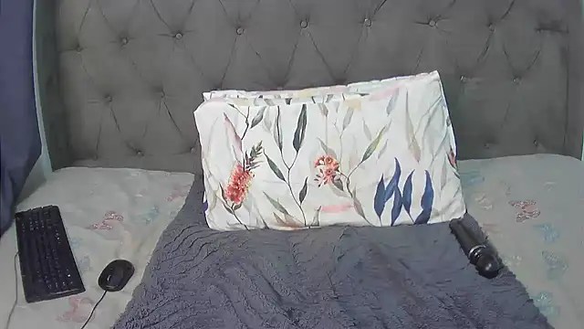 ThePeacheese's cam snapshot