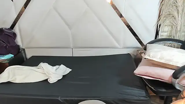 Shara_Oz's cam snapshot