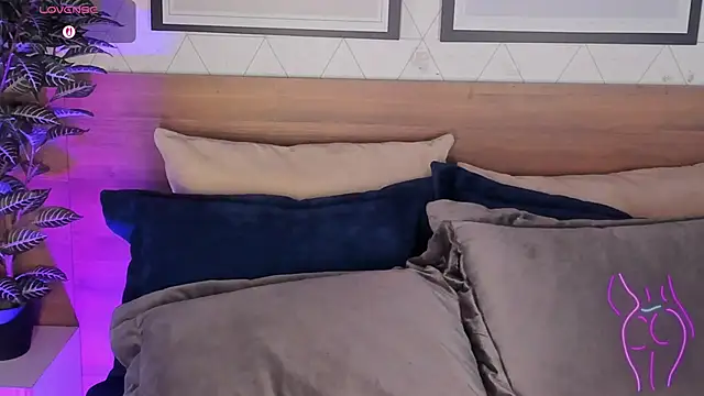 MiaKay1's cam snapshot