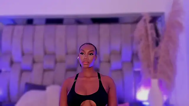 ChaynnaCooper live sex cam