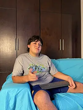 EmilyAndAndrew live sex cam