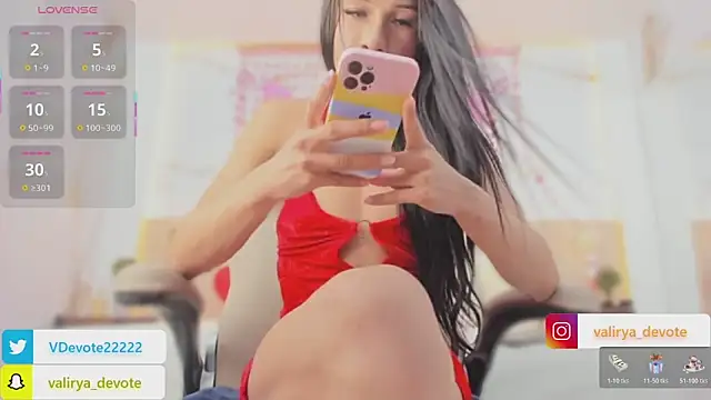 valirya_devote live sex cam