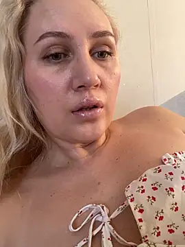 YourBlondee live sex cam