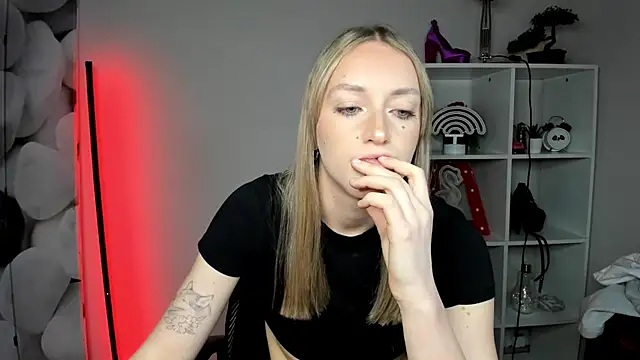 EvelynBlond live sex cam