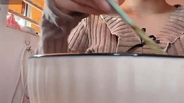 Tieu-May live sex cam