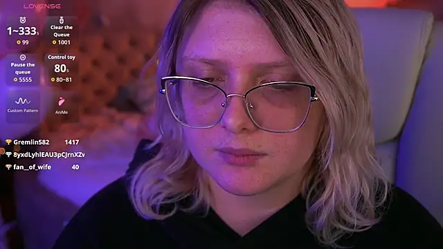 CoolTatis live sex cam