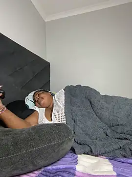 MissLola27 live sex cam