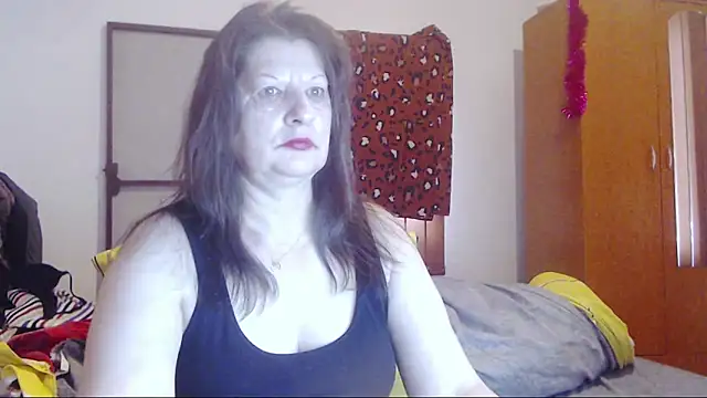 ExtasyMature live sex cam