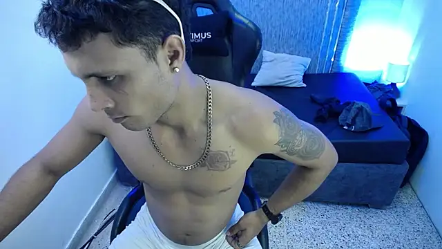 The_twinks_'s cam snapshot