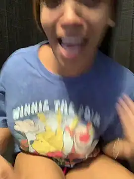 Rakiyahcharms's cam snapshot