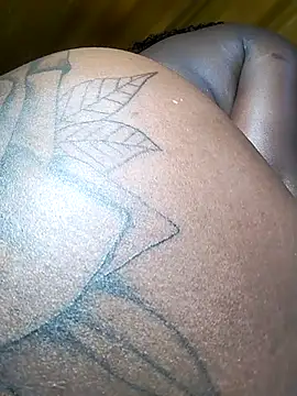 Hugemassivebootie's cam snapshot