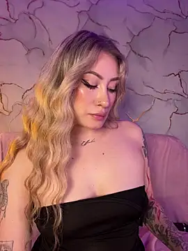 Lally_Valencia__'s cam snapshot