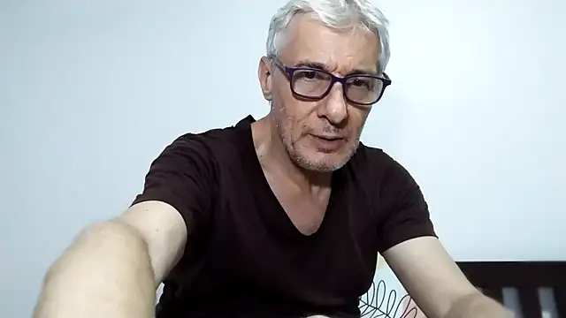 BIGUNCUTHARDCOCK live sex cam