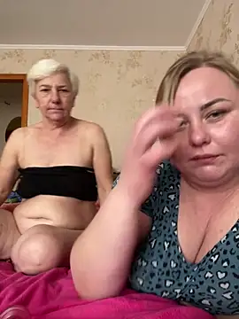 Mommy-girl-Lola's cam snapshot