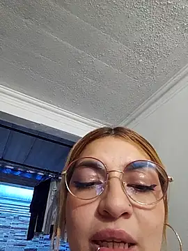 mila_curvy's cam snapshot