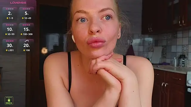 RinaBlondie live sex cam