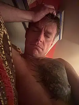 DILFiGuess1 live sex cam