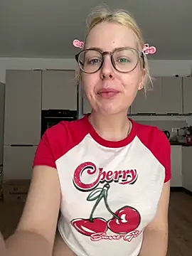 Livewithlucy live sex cam