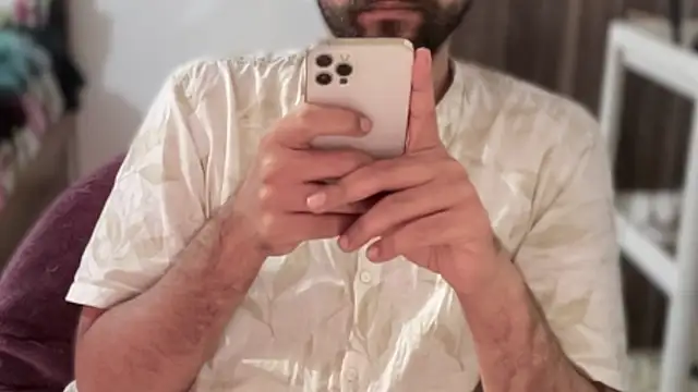 MakeMeAwareAah's cam snapshot