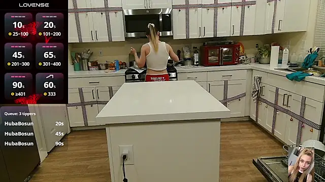 Blondiewithanass live sex cam