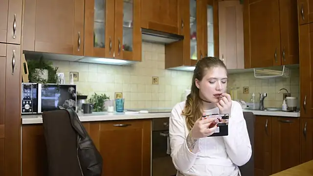 HotCaramellsTV's cam snapshot